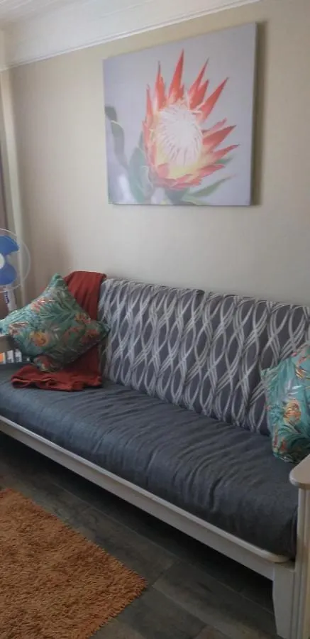San-Lou Airbnb Port Elizabeth 0*,