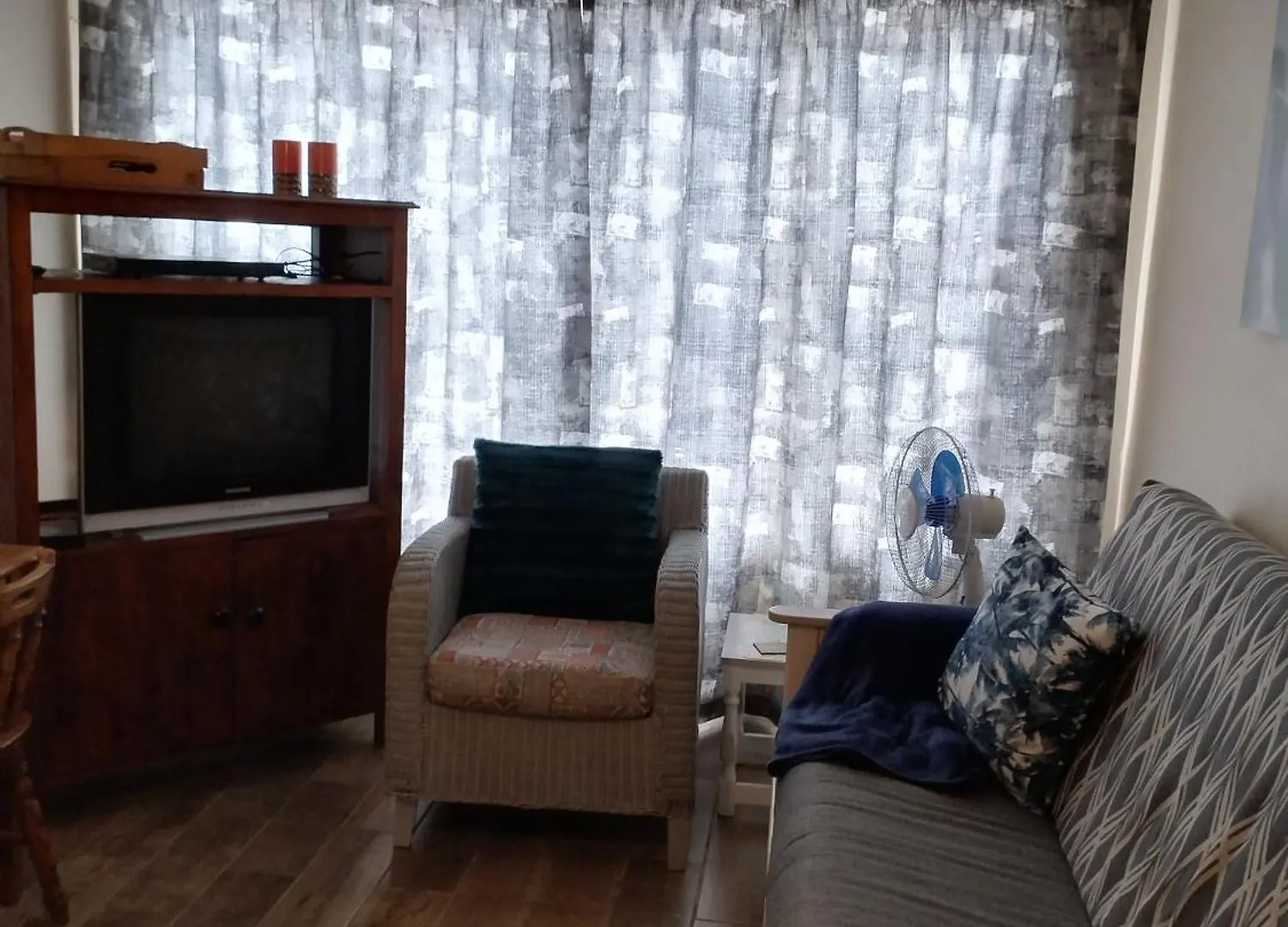 San-Lou Airbnb Port Elizabeth Apartment